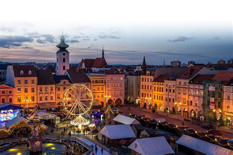 Vianočné trhy s pohármi vareného vína