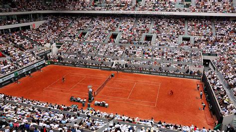 Tenisový kurt Roland Garros s publikom