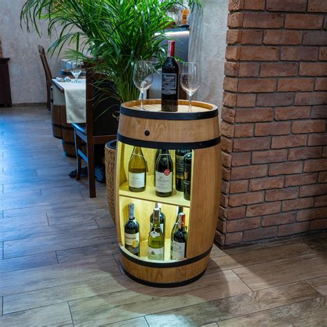 dubová vinotéka s LED osvetlením