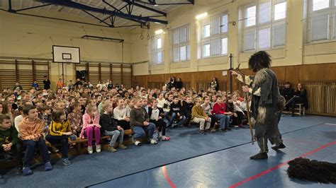 Scéna z predstavenia Zámerné čakanie