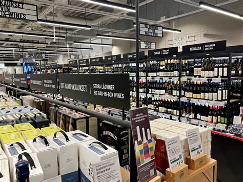 Rozloženie predajne Alko s jasne oddelenými kategóriami