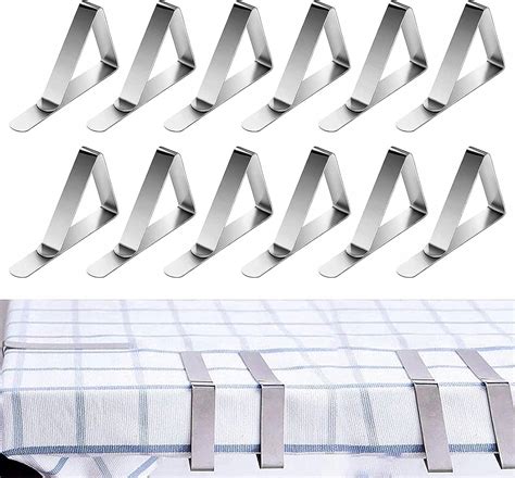 detail elastického obrusu na stole