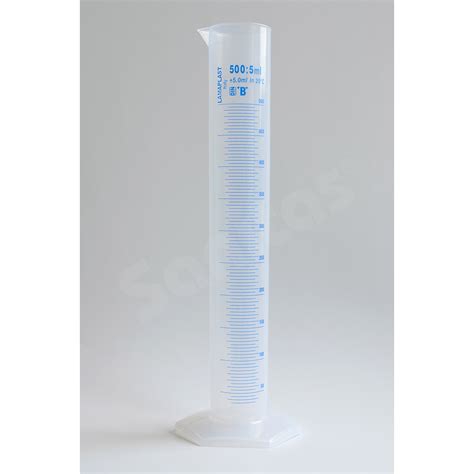 Odmerný valec s alkoholom