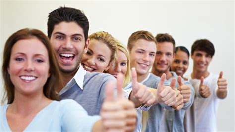 mladí ľudia v klube