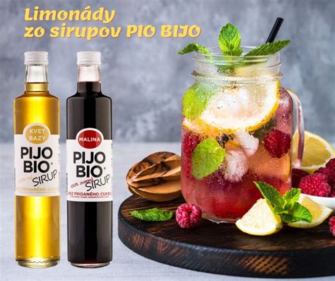 Zložky na prípravu koktailu: rum, ovocie, ľad