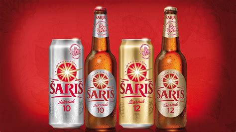 Štýlová fotografia priateľov pijúcich pivo Šariš