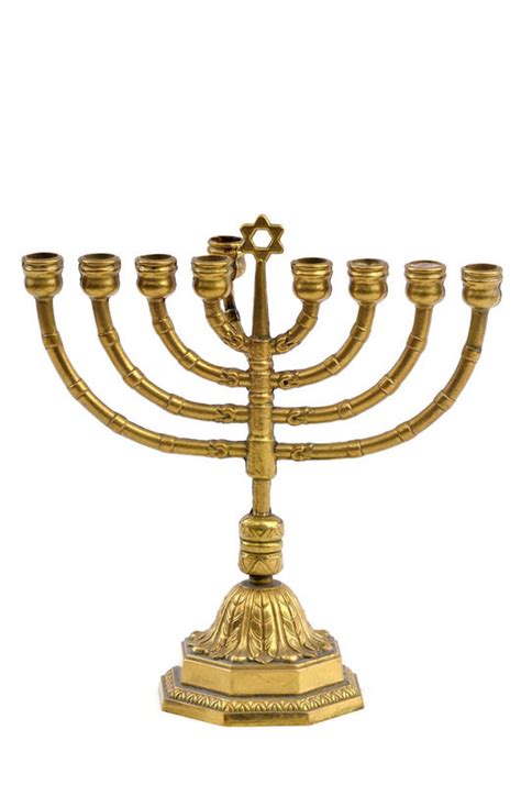 Židovský svietnik so sviečkami a pohárom vína