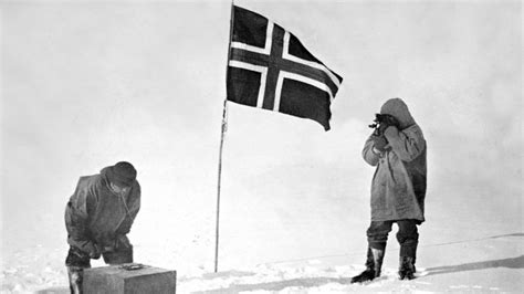 Mapa Arktídy s vyznačenou cestou Roalda Amundsena