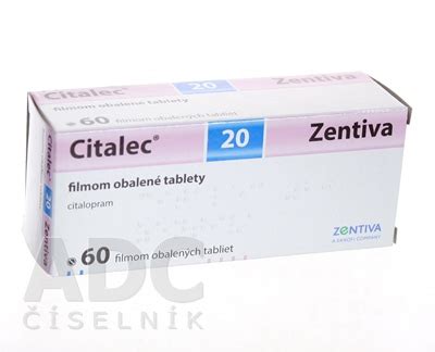 Fľaša lieku Citalec Zentiva vedľa pohára piva