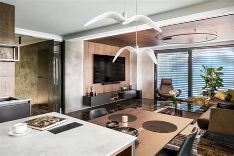 Interiér anechoickej komory s akustickými klinmi