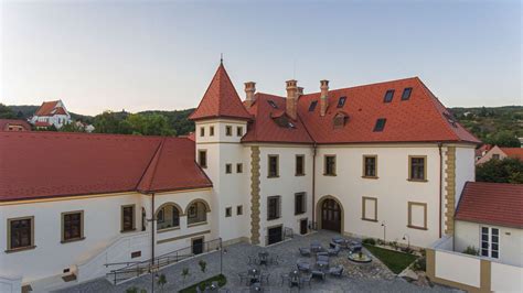 Pálffyovský kaštieľ vo Svätom Jure