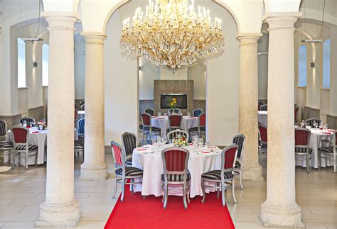 elegantná reštaurácia pri Dunaji