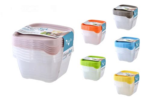 Sortiment plastových nádob a príslušenstva