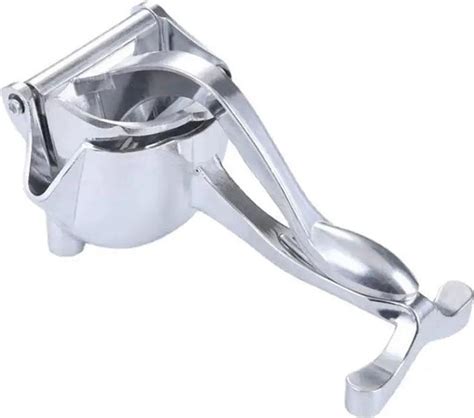 Obrázok rôznych druhov ovocia a korenia na prípravu punču