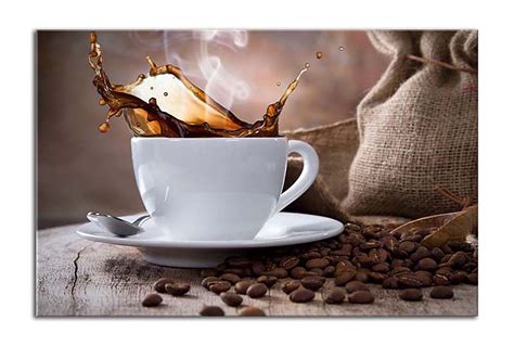 Šálka kávy s nápisom