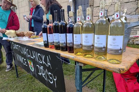 Príklady etikiet vín z rôznych krajín