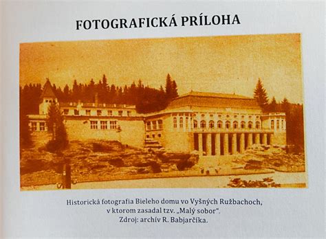 Fotografia zdevastovaného interiéru kúpeľnej budovy v Korytnici