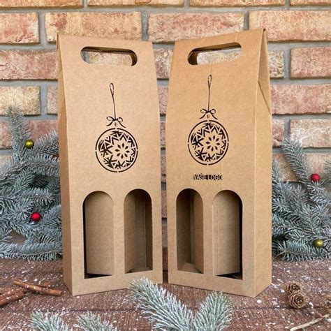 Dve fľaše remeselného piva s logom KGB