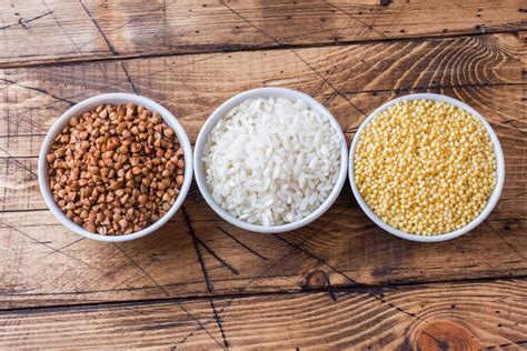 Ilustrácia rôznych bezlepkových obilnín: ryža, kukurica, proso, pohánka