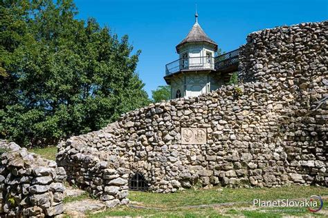 Vinice v Tokaji s vyhliadkovou vežou v tvare suda