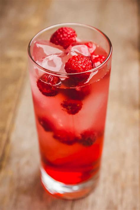 Vodka Raspberry Ice Cube s nanukom