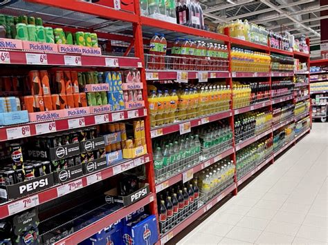 Fľaše s rôznymi nealkoholickými nápojmi