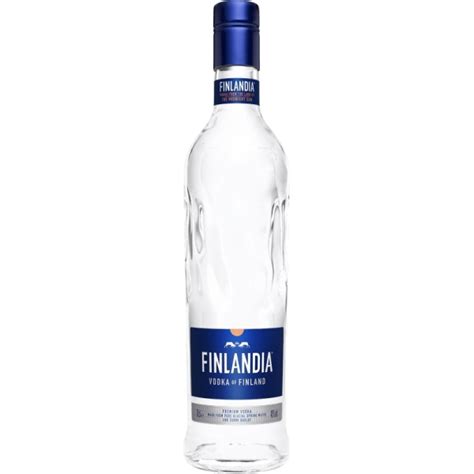 Fľaša Finlandia Vodka s fínskou krajinou v pozadí