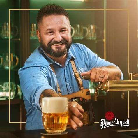 Výčapník nalievajúci pivo technikou 