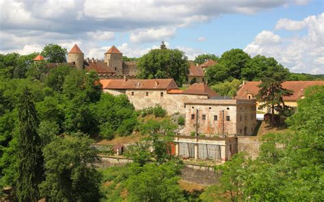 Hrad a vinice v okolí Nitry