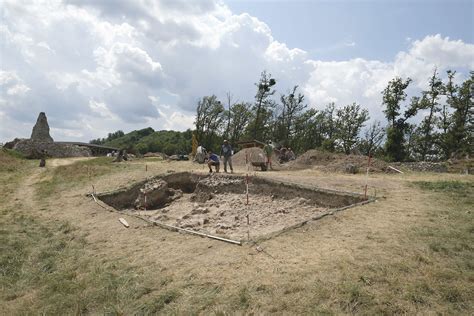Archeologické nálezisko s artefaktami z doby kamennej