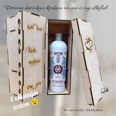 drevená krabica s gravírovaným nápisom a pivom
