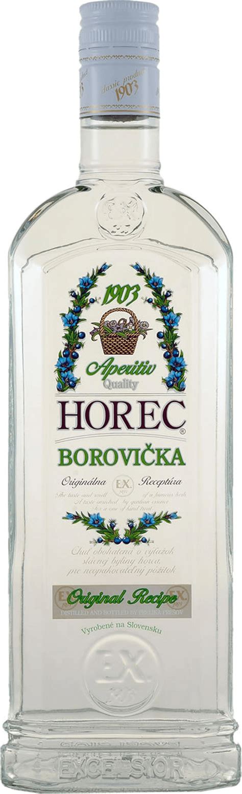 Servírovaná borovička s ľadom a citrónom