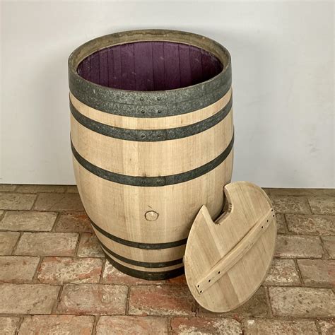 Vínny sud s burčiakom