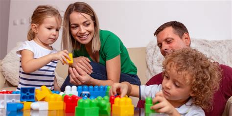 Ilustračná fotografia detí a rodičov pri spoločnej aktivite