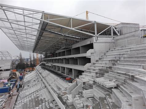 detail robustnej oceľovej konštrukcie pivného setu