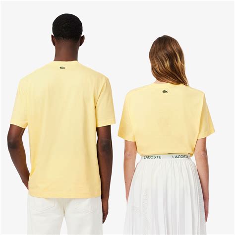 Fľaša burčiaku s charakteristickou mliečno-žltou farbou