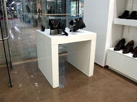 Moderný burčiakomat v predajni