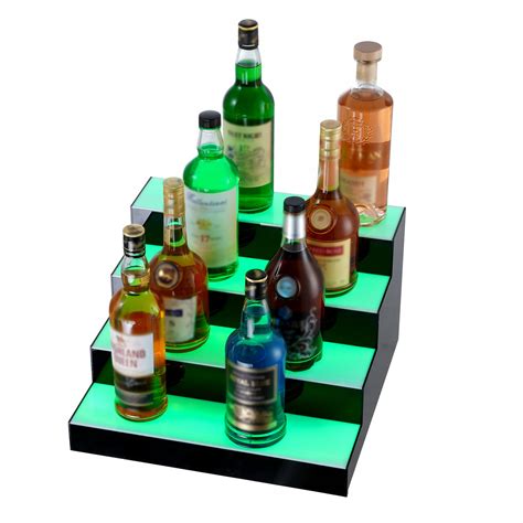 Ilustrácia fľaše s alkoholom a pohára