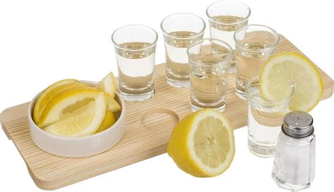 Servírovanie tequily v koňakovom pohári