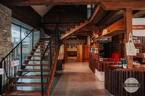 Interiér vinárstva s degustačnou miestnosťou