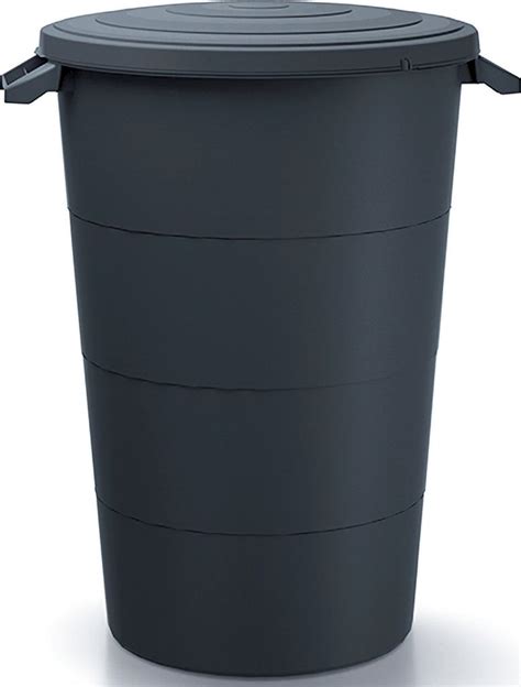 Nádoba s pripraveným ríbezľovým muštom