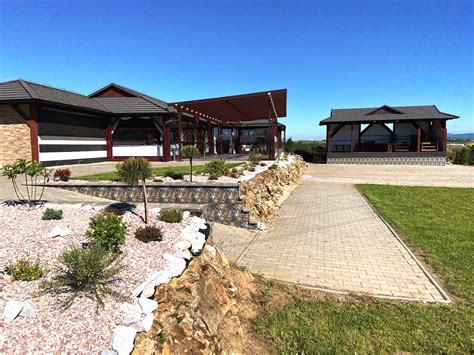 Vonkajší priestor Koliba Park s altánkom