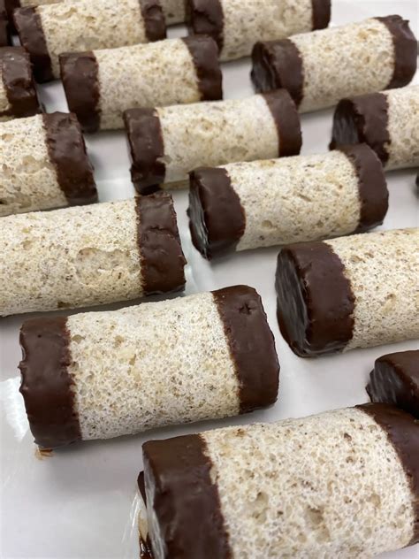 Ilustrácia čerstvých žĺtkov a mlieka