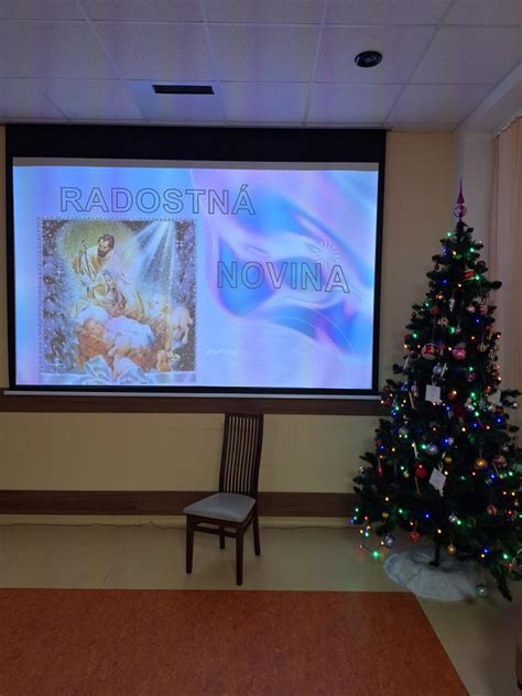 Ilustrácia s vianočným punčom a koreninami