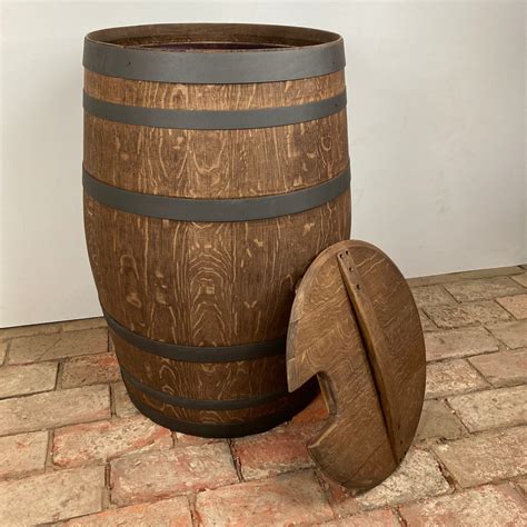 Dubový sud s vypáleným interiérom