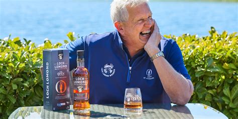 Rad sudov s whisky v pivnici