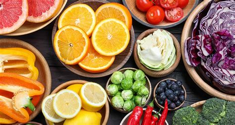 Ilustrácia znázorňujúca vitamíny a minerály