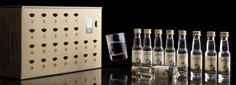 Různé druhy slivovic v elegantních lahvích