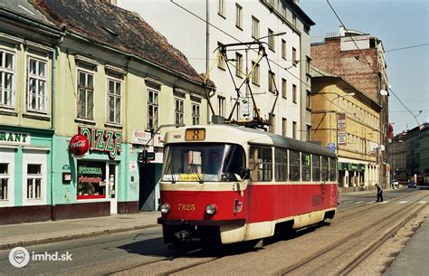 Dobová fotografia Bratislavy s električkou