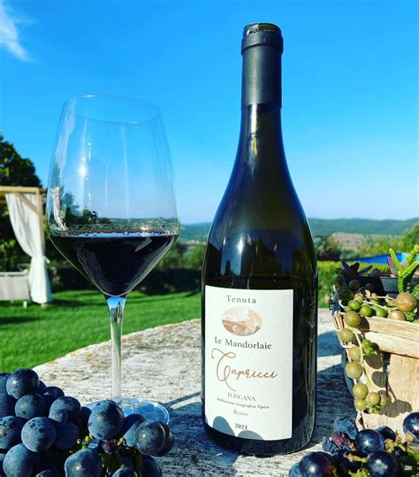 Rodina ochutnávajúca víno